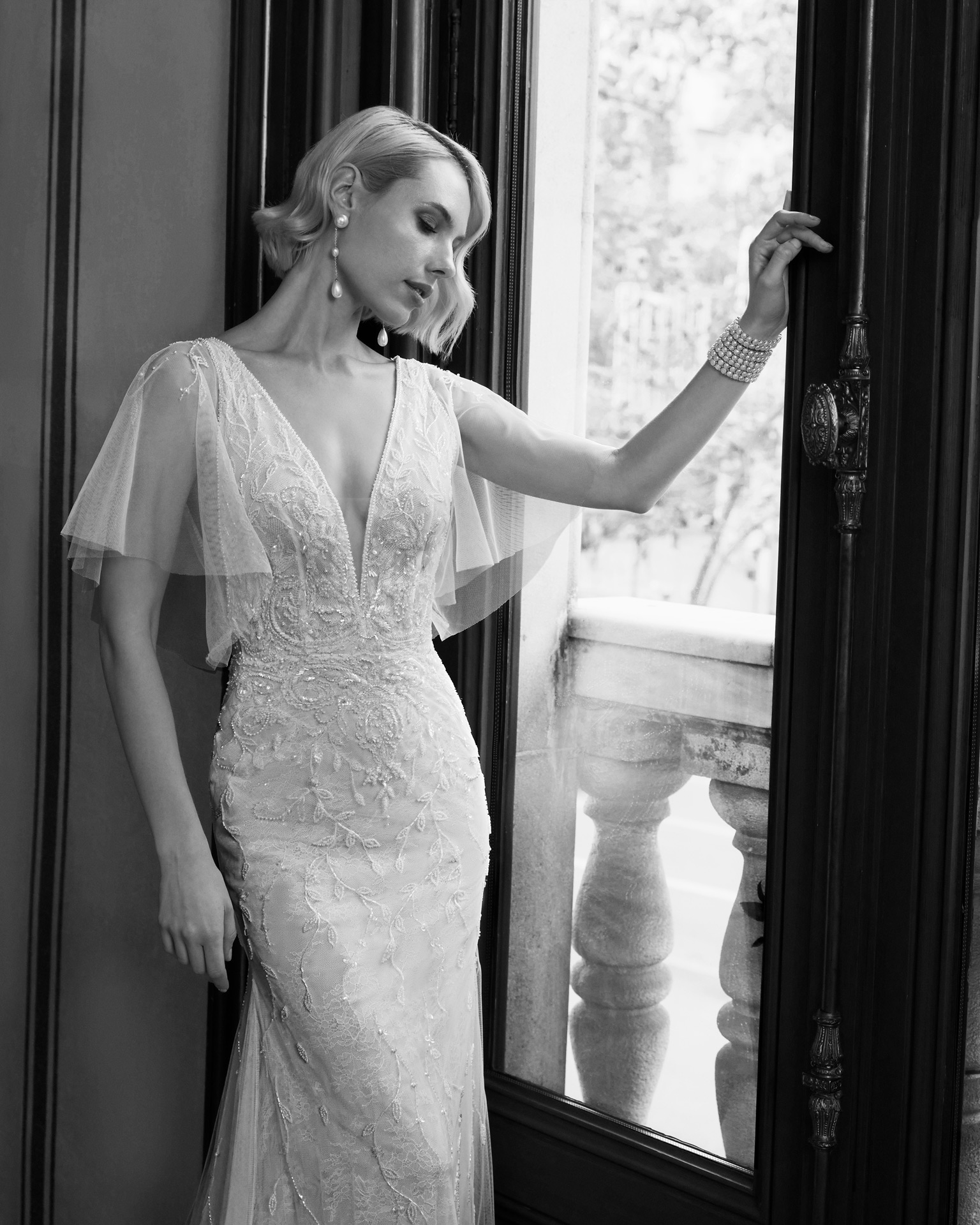Illustrative example of 20s bridal dress
