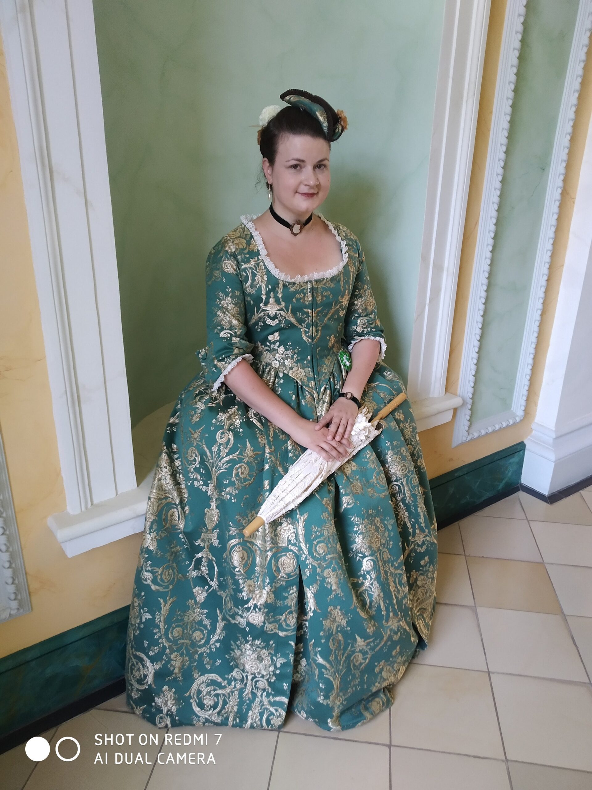 Illustrative example of baroque dress