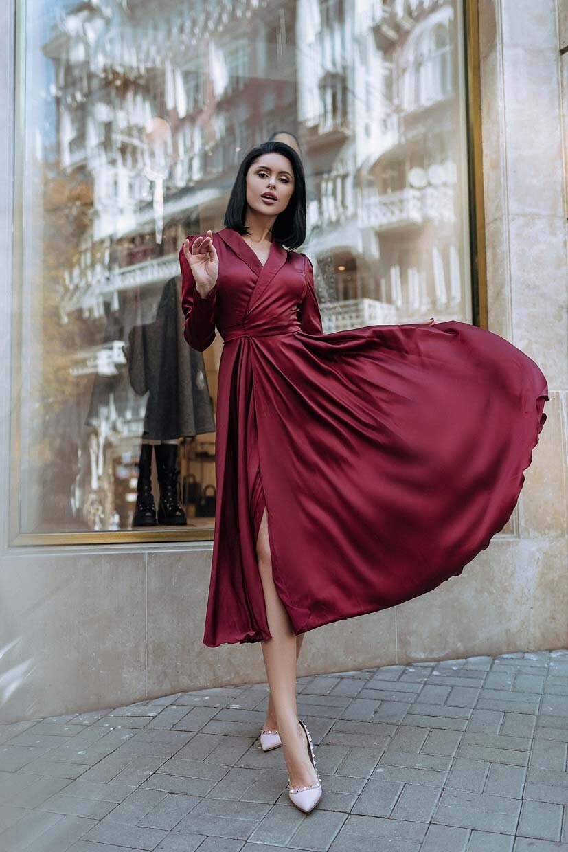 Illustrative example of burgundy midi dress