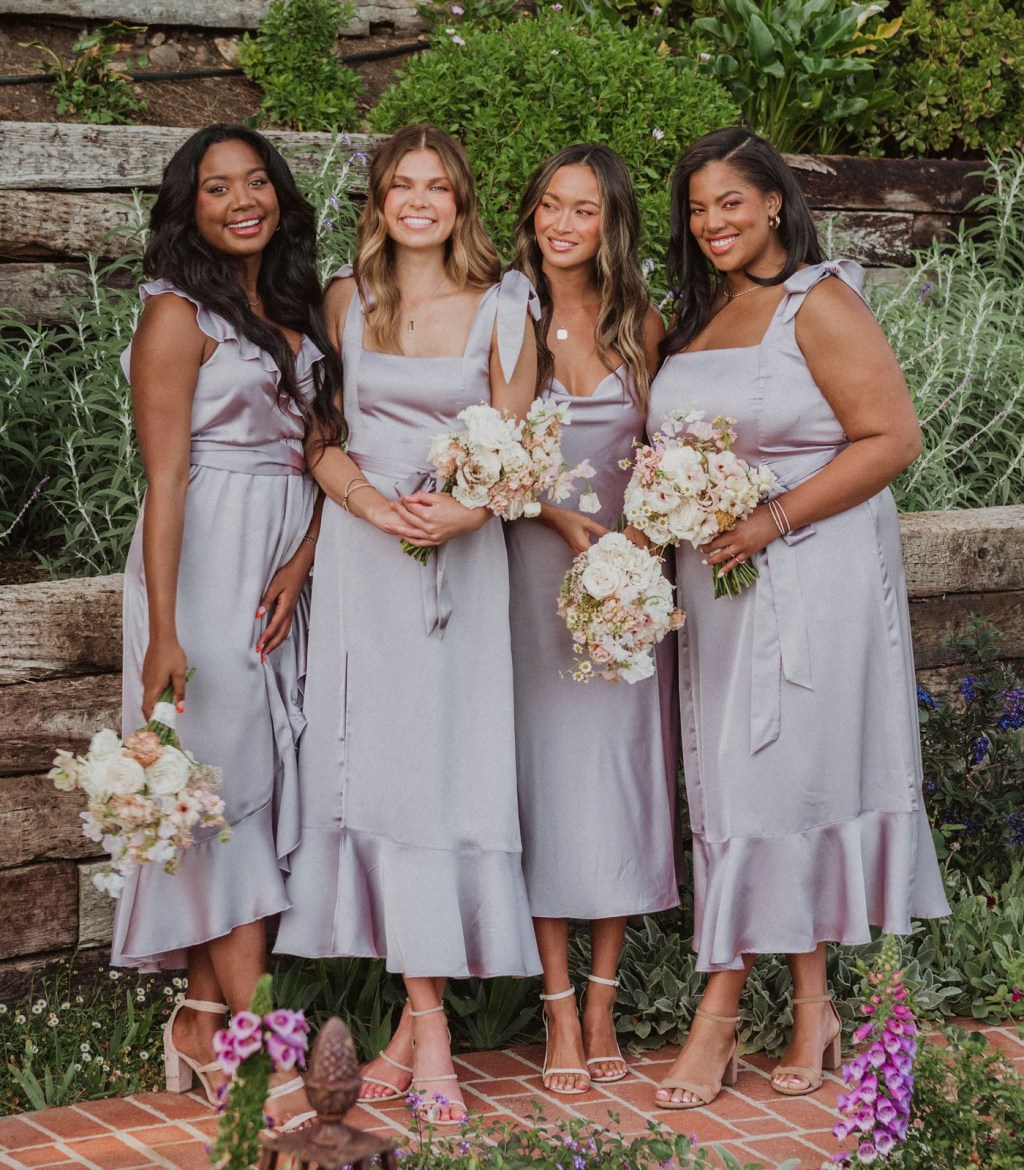 Illustrative example of lilac bridesmaid dresses