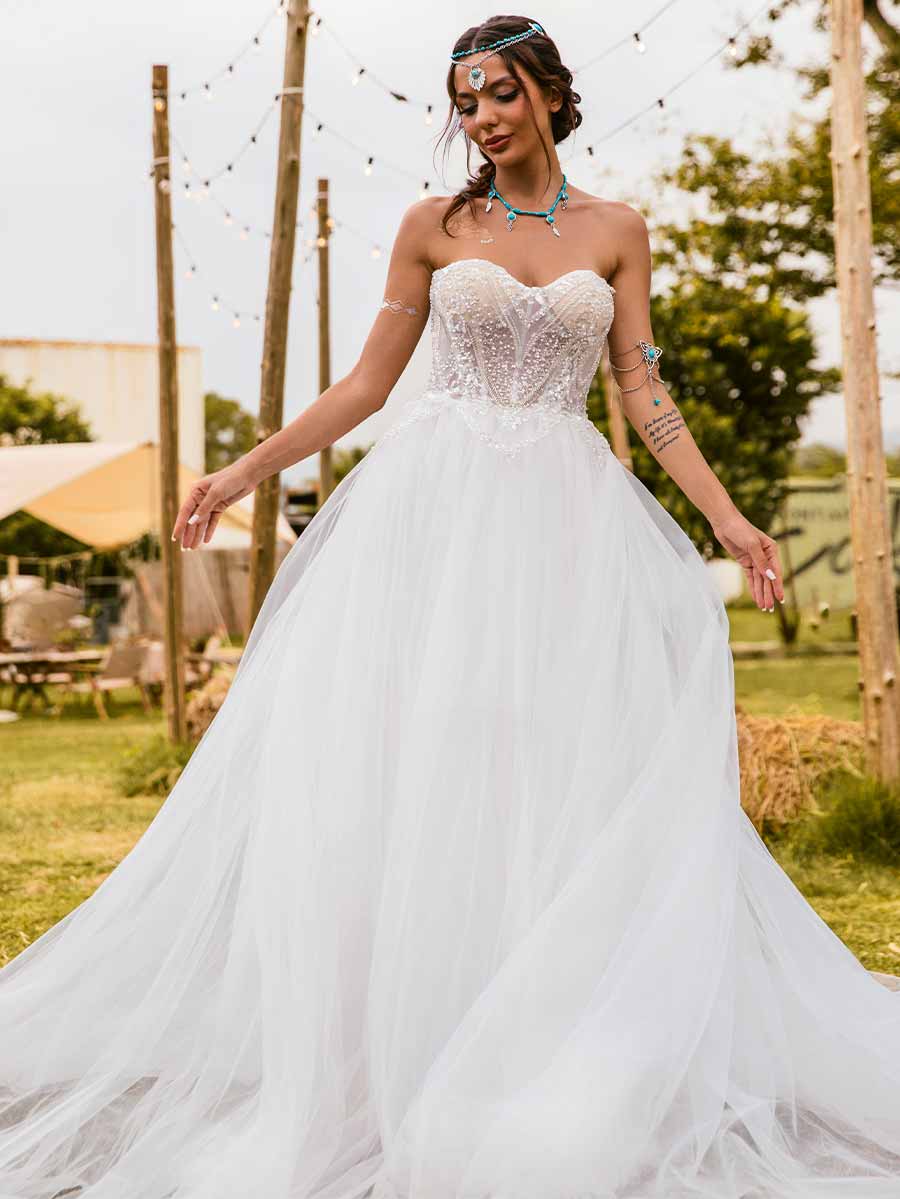 Illustrative example of sweetheart neckline wedding dress