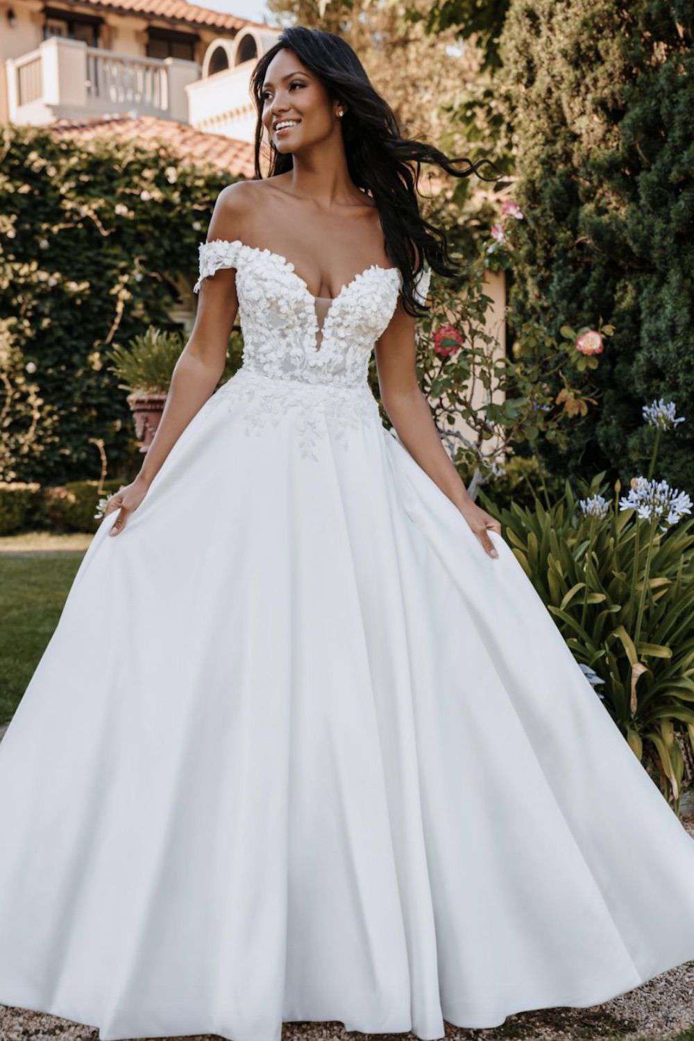 Illustrative example of sweetheart neckline wedding dress