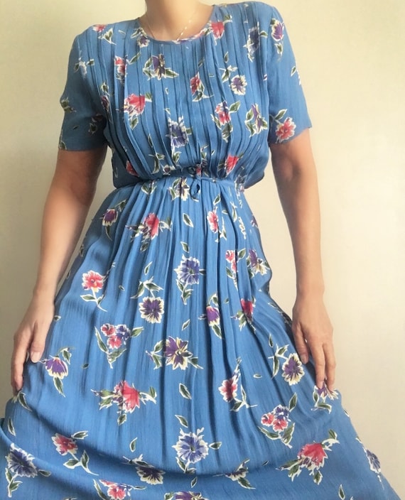 Illustrative example of vintage floral dress