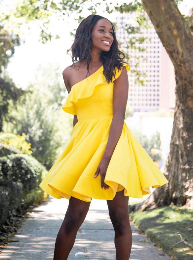 Illustrative example of yellow hoco dress