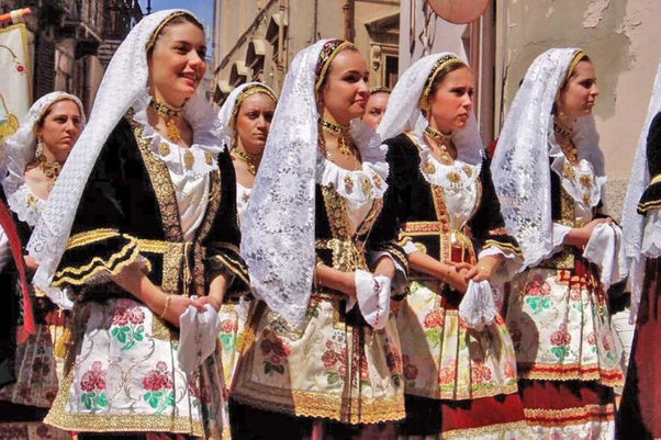 Illustrative example of italian dresses from Google Search