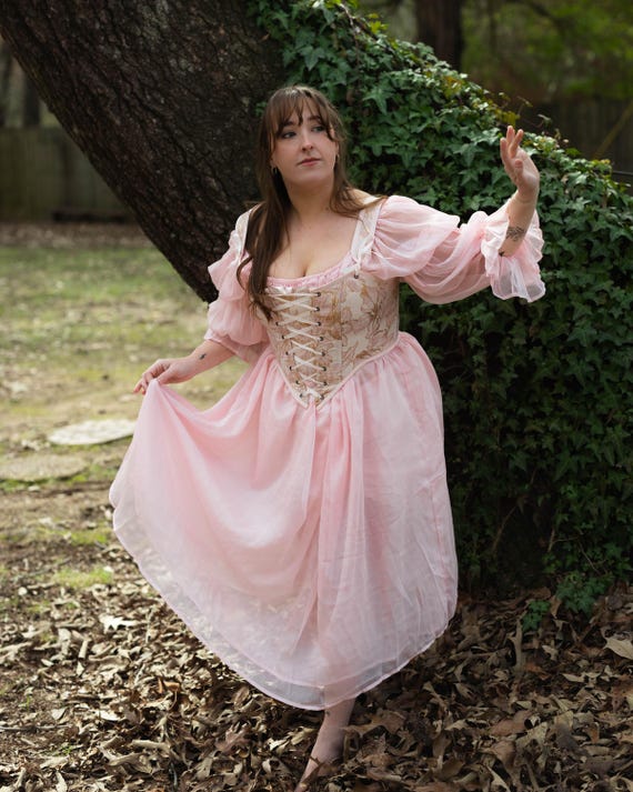 Illustrative example of renn dress from Google Search